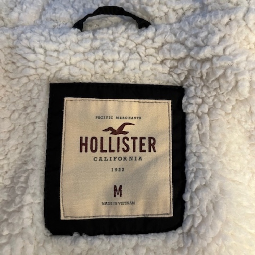 Hollister Women's Black Puffer Coat - Picture 4 of 4